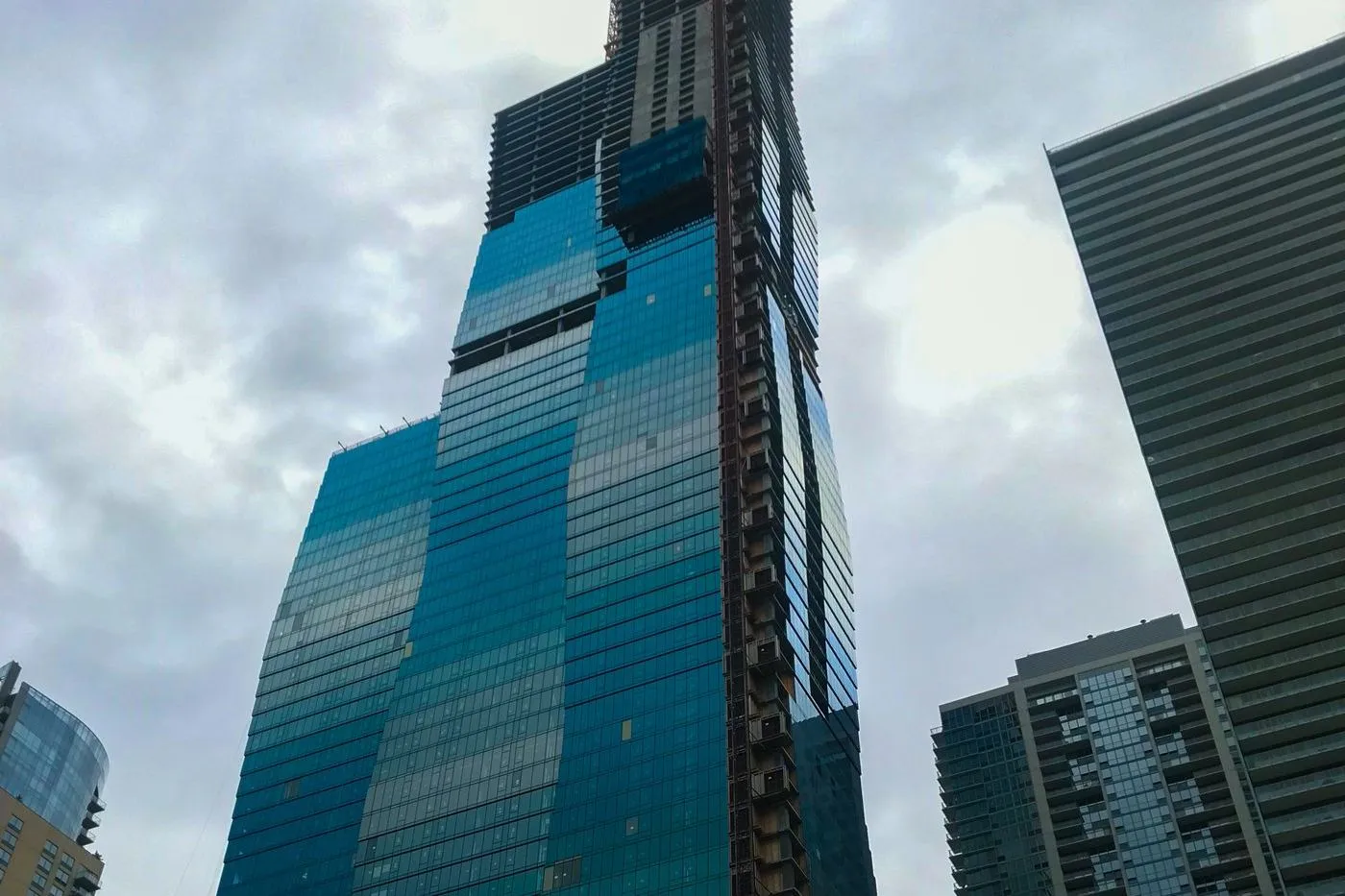 Glass skyscraper under construction in downtown Chicago
